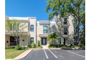 2807 W Hawthorne Rd #11, TAMPA