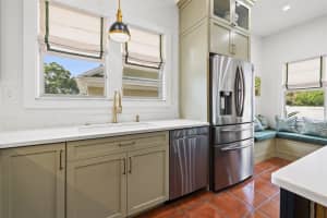 241 72ND STREET, ST PETERSBURG, FL 33710 - MLS#MFRTB8383919