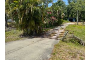 10709 E Bay Rd, GIBSONTON