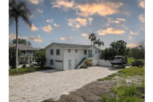 8117 BAY DRIVE, TAMPA, FL 33635 - MLS#MFRTB8384764