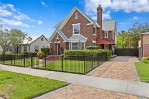 126 14th Ave Ne, ST PETERSBURG