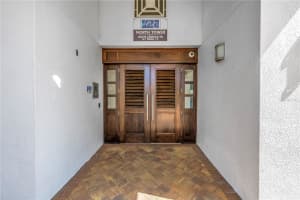 1325 SNELL ISLE BOULEVARD, ST PETERSBURG, FL 33704 - MLS#MFRTB8386029