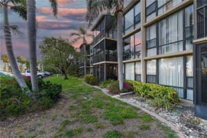 618 Bird Bay Dr S #111, VENICE