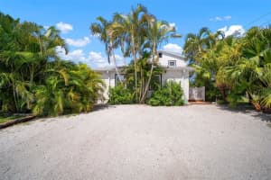 656 40th Ave Ne, ST PETERSBURG