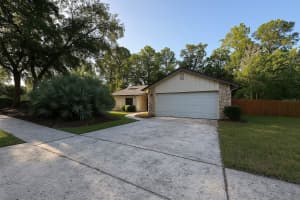 205 Hickory Dr, LONGWOOD