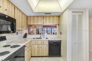 172 LAKEVIEW WAY, OLDSMAR, FL 34677 - MLS#MFRTB8387455
