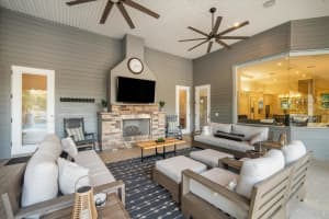 11441 Hammock Oaks Ct Lithia, FL 33547 - Off Market