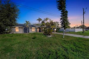 910 Se 23rd Pl, CAPE CORAL