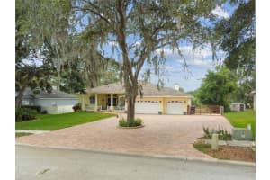 10306 SHALIMAR WOOD DRIVE, THONOTOSASSA, FL 33592 Sold 09/05/25