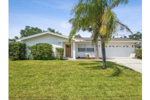 2016 Cove Dr, LARGO