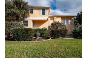 101 8th St, BELLEAIR BEACH