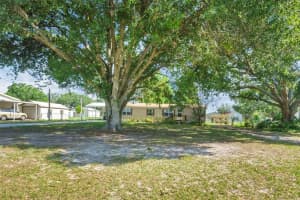 323 THORNHILL ESTATES COURT, WINTER HAVEN, FL 33880 Sold 06/27/25