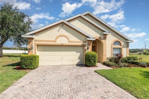 908 Andalusia Loop, DAVENPORT