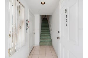 320 ISLAND WAY, CLEARWATER BEACH, FL 33767 Sold 07/11/25