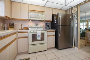4550 COVE CIRCLE, ST PETERSBURG, FL 33708 - MLS#MFRTB8390332