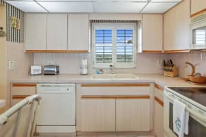 4550 COVE CIRCLE, ST PETERSBURG, FL 33708 - MLS#MFRTB8390332