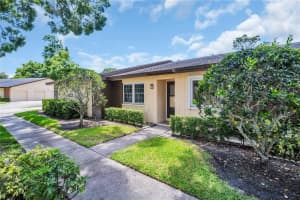 860 MACLAREN DRIVE, PALM HARBOR, FL 34684 Sold 07/25/25