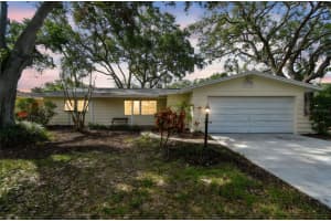 5825 Oakhurst Dr, SEMINOLE
