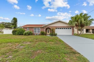 326 Circle Dr, PALM HARBOR