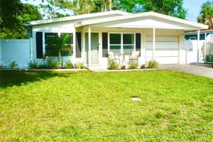 135 Emerald Ln, LARGO