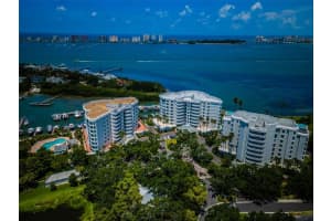1 Seaside Ln #302, BELLEAIR