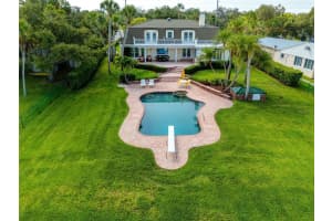 224 Harbor View Ln, LARGO