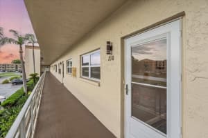 5725 80TH STREET, ST PETERSBURG, FL 33709 - MLS#MFRTB8393811