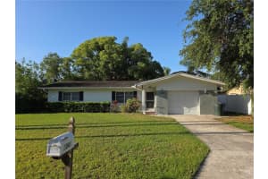 2045 Summit Dr, DUNEDIN