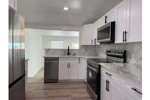 640 BROADWAY STREET, LONGBOAT KEY, FL 34228 - MLS#MFRTB8394447