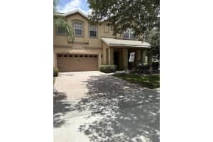 310 Stakes Ct, DELAND
