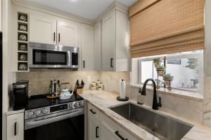 4214 HARBOR HOUSE DRIVE, TAMPA, FL 33615 - MLS#MFRTB8394970