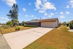 828 FOX HILLS DRIVE, SUN CITY CENTER, FL 33573 Sold 07/22/25