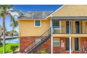 200 Country Club Dr #202, LARGO