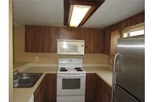 10049 LAKE OAK CIRCLE, TAMPA, FL 33624 - MLS#MFRTB8396065
