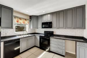 915 MILLER ROAD, VALRICO, FL 33594 Sold 08/15/25