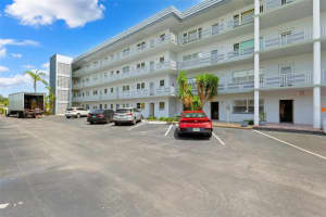 3018 59th St S #405, GULFPORT