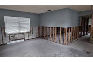 8205 TANGLEWOOD LANE, TAMPA, FL 33615 - MLS#MFRTB8396595