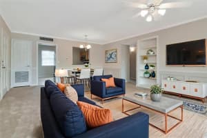 10330 CARROLLWOOD LANE, TAMPA, FL 33618 - MLS#MFRTB8396609