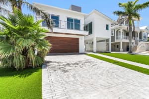 905 BAY POINT DRIVE, MADEIRA BEACH, FL 33708 - MLS#MFRTB8396644
