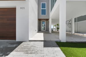 905 BAY POINT DRIVE, MADEIRA BEACH, FL 33708 - MLS#MFRTB8396644