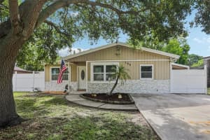 109 Emerald Ln, LARGO