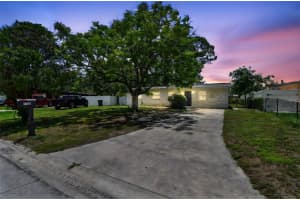 7704 Tanglewood Ln, TAMPA
