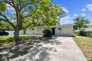 7704 TANGLEWOOD LANE, TAMPA, FL 33615 - MLS#MFRTB8397063