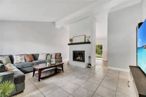 1237 OAK VALLEY DR, SEFFNER, FL 33584 Sold 07/21/25