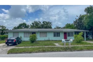 2050-2026 10TH, SARASOTA, FL 34237 - MLS#MFRTB8397724