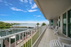 2 Seaside Ln #203, BELLEAIR