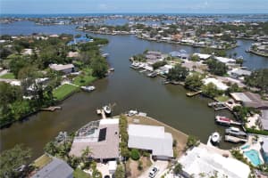3995 SOUTH CIRCLE, LARGO, FL 33774 - MLS#MFRTB8398579