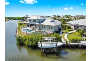 718 PINCKNEY DRIVE, APOLLO BEACH, FL 33572 Sold 10/10/25