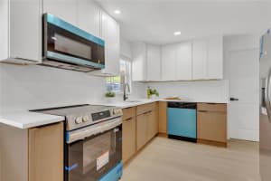 2837 WOODCREST DRIVE, SARASOTA, FL 34239 - MLS#MFRTB8399198