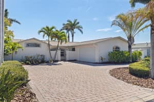 11225 4th St E, TREASURE ISLAND